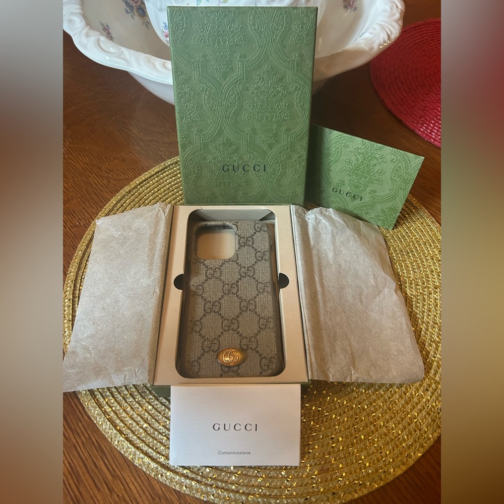 GUCCI #701332-617664 AUTHENTIC FULL INCLUSION IPHONE 12 CASE.